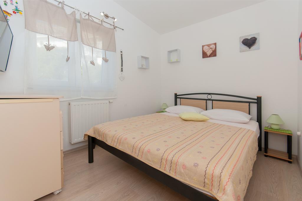 Apartment Lelas Omiš Eksteriør bilde