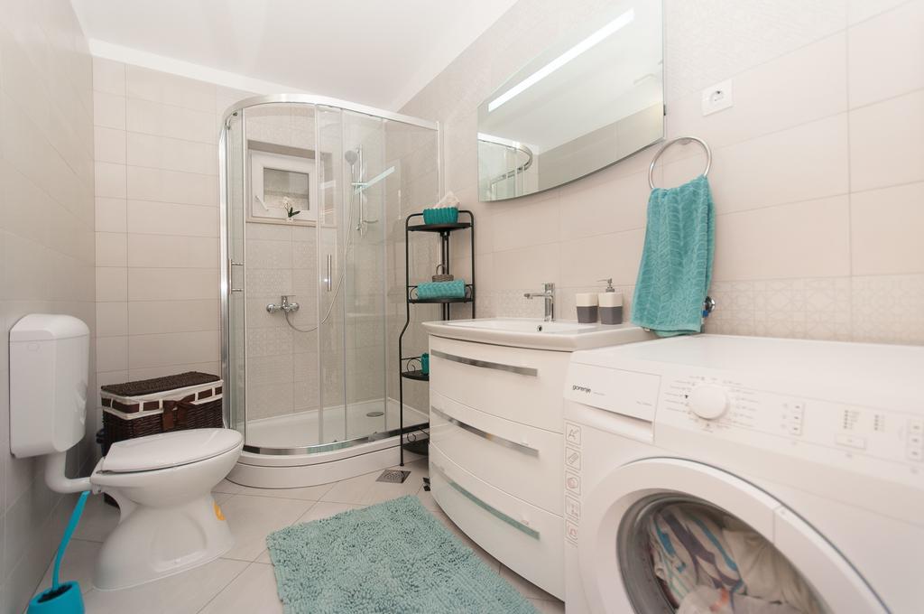 Apartment Lelas Omiš Eksteriør bilde