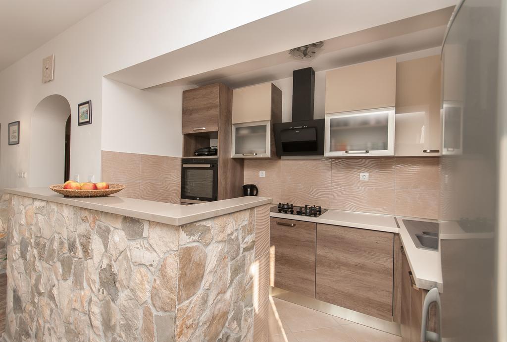 Apartment Lelas Omiš Eksteriør bilde