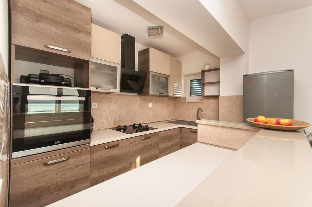 Apartment Lelas Omiš Eksteriør bilde
