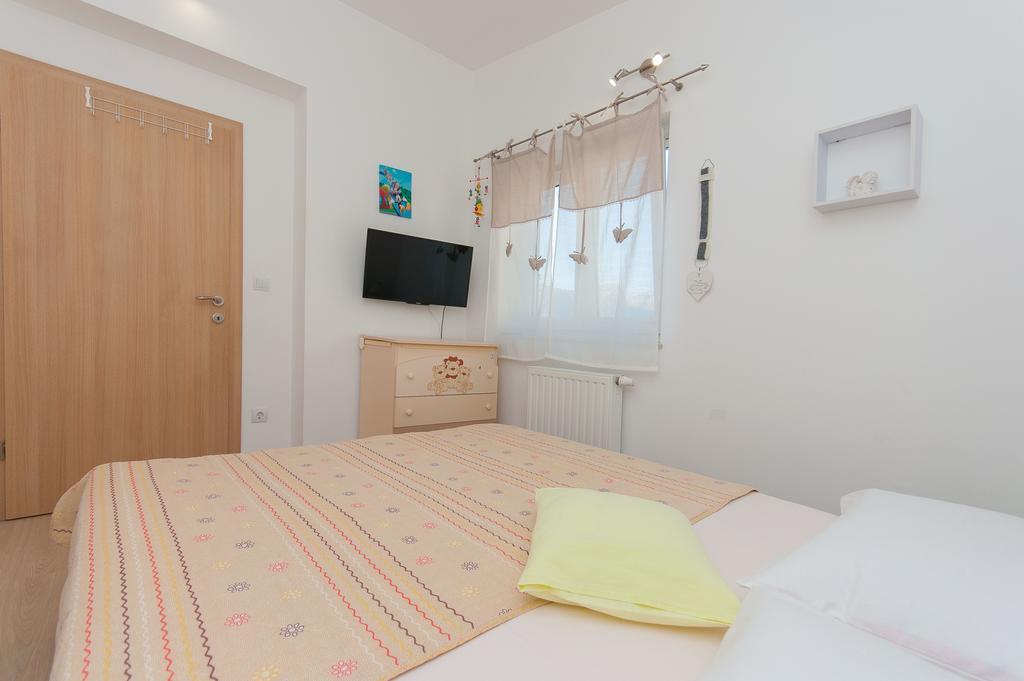 Apartment Lelas Omiš Eksteriør bilde