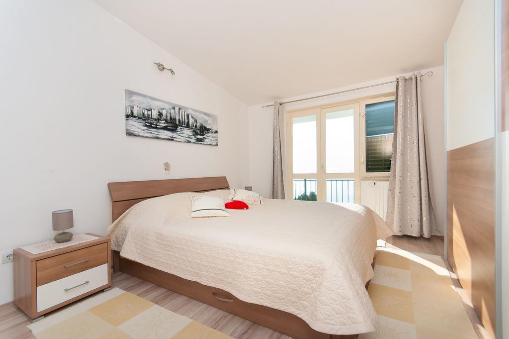 Apartment Lelas Omiš Eksteriør bilde