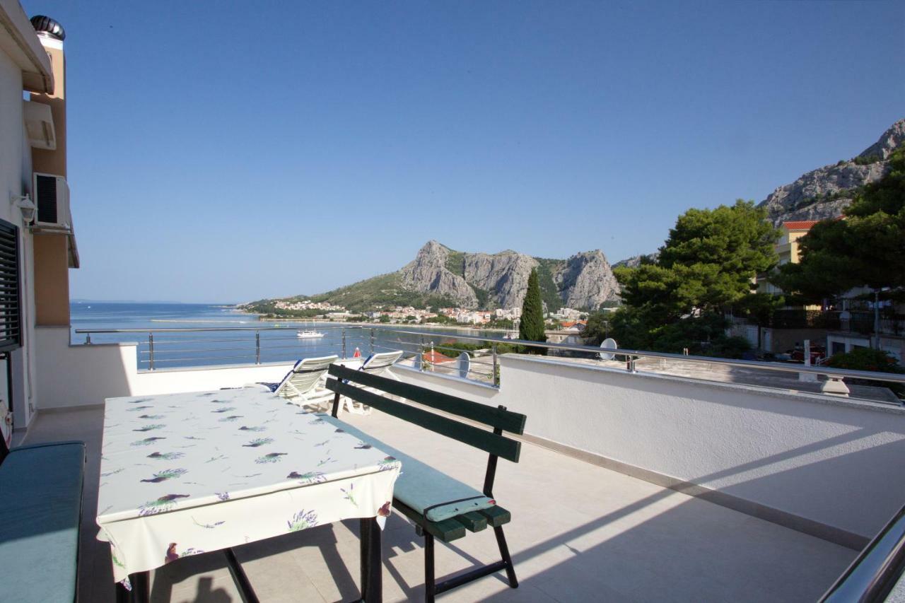 Apartment Lelas Omiš Eksteriør bilde