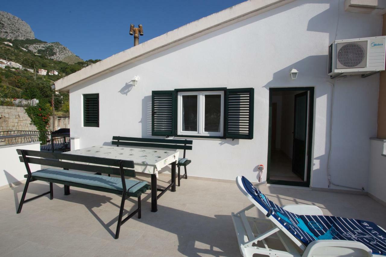 Apartment Lelas Omiš Eksteriør bilde