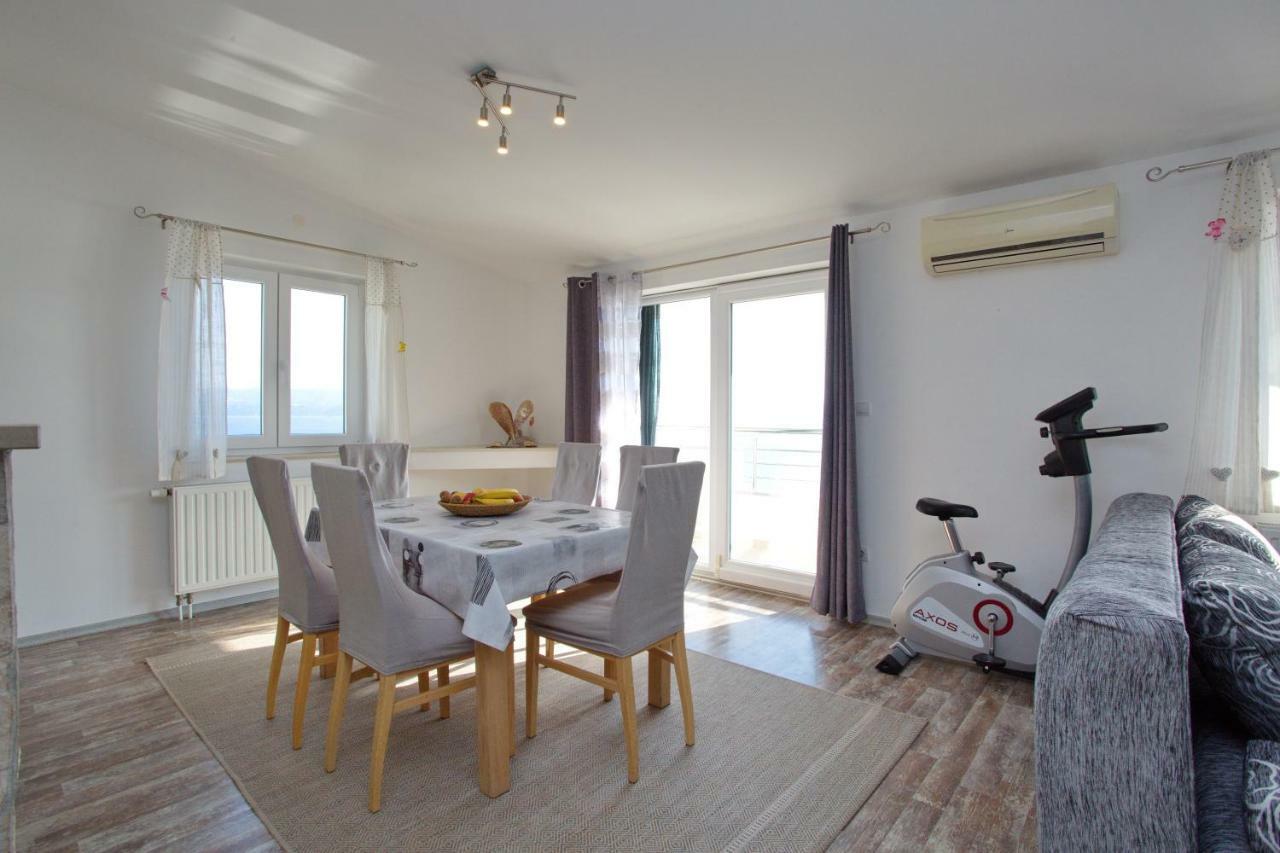 Apartment Lelas Omiš Eksteriør bilde